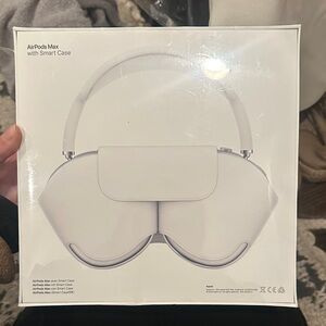 Apple AirPods Max with Smart Case - White - Brand New